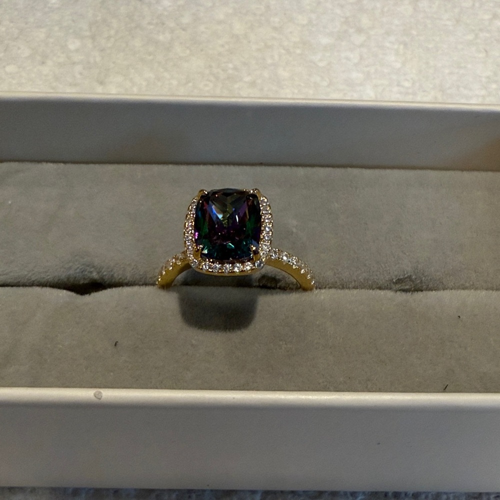 Elegant Gold and Black Stone Ring size 8
